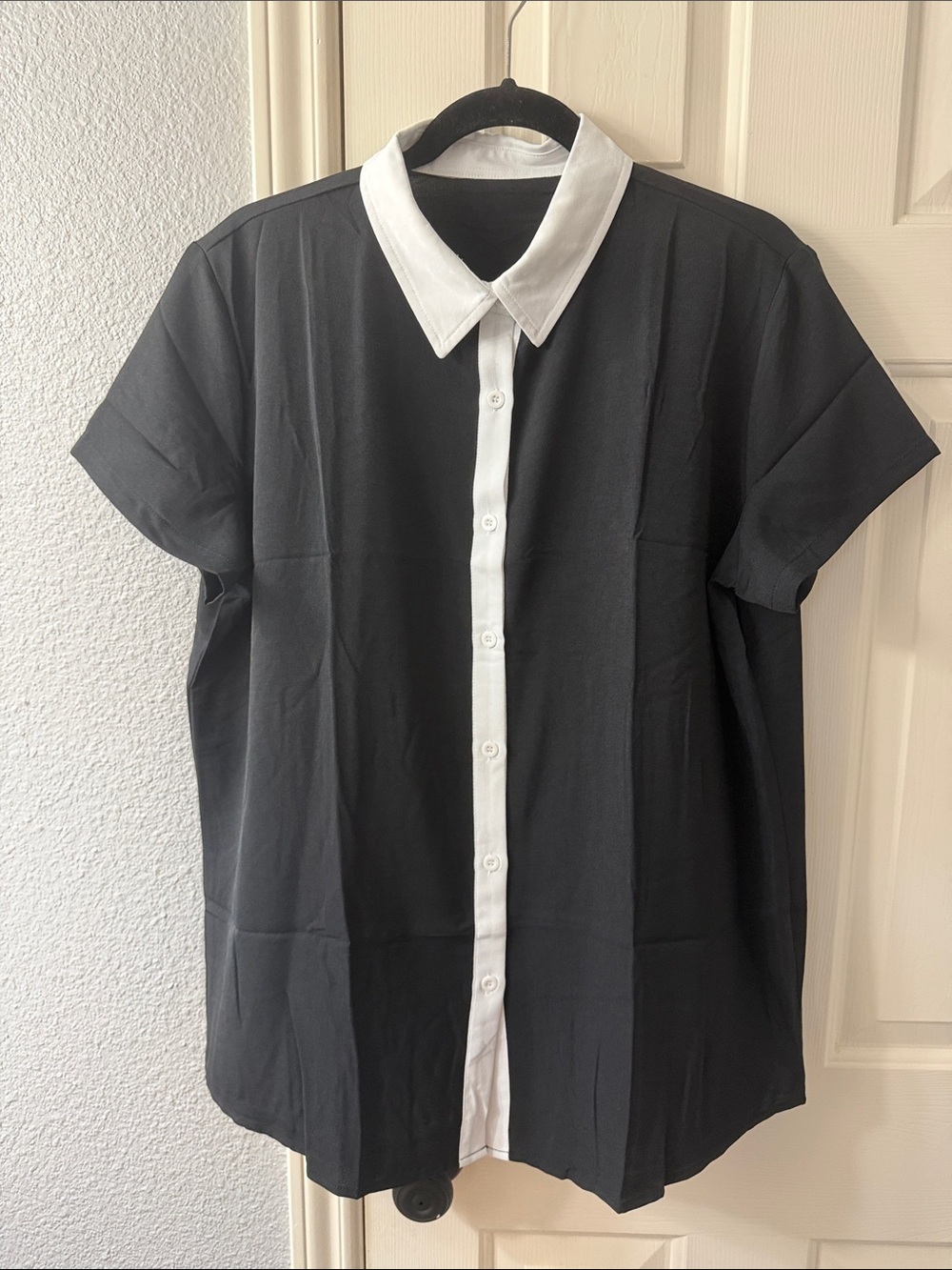 Classic Contrast Black Button-Down Shirt with White Collar